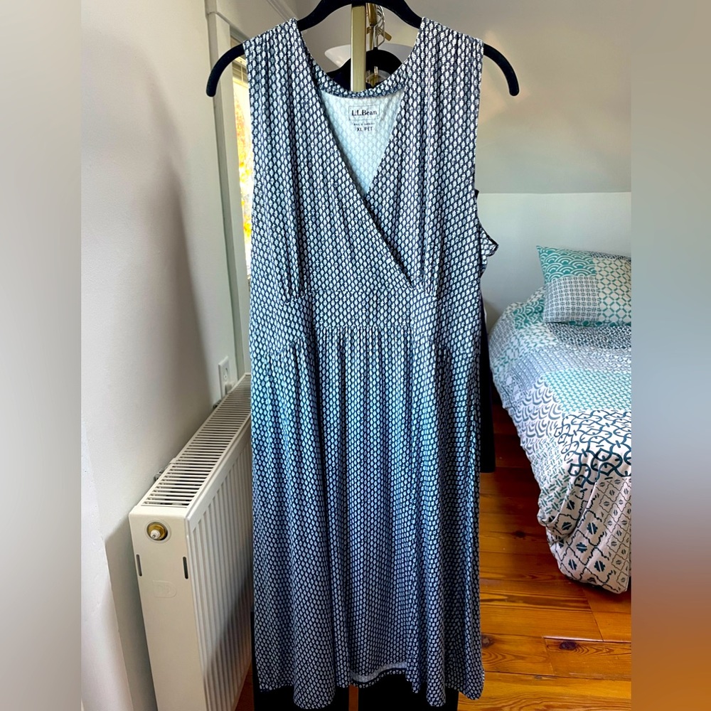 👋🏼Donated! / LL Bean XLP sleeveless navy & white sundress